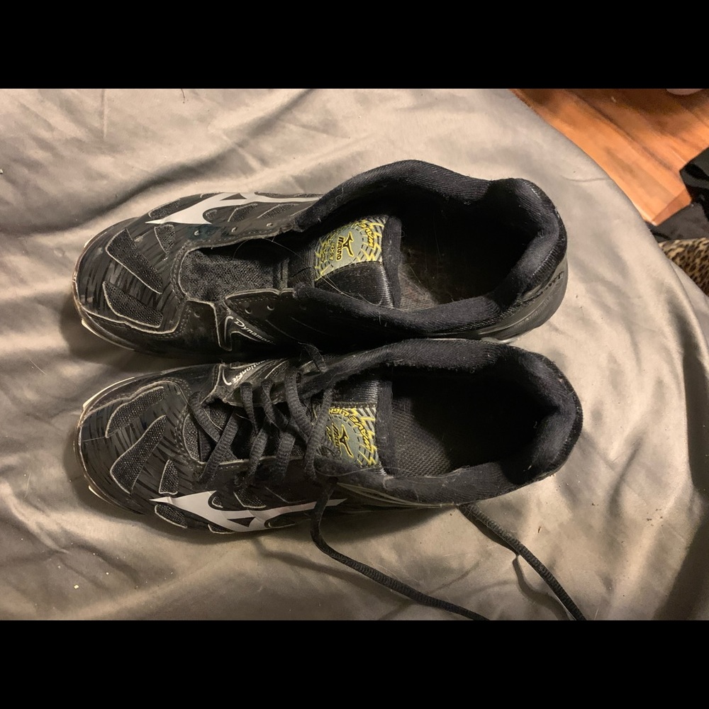 Volleyball shoes